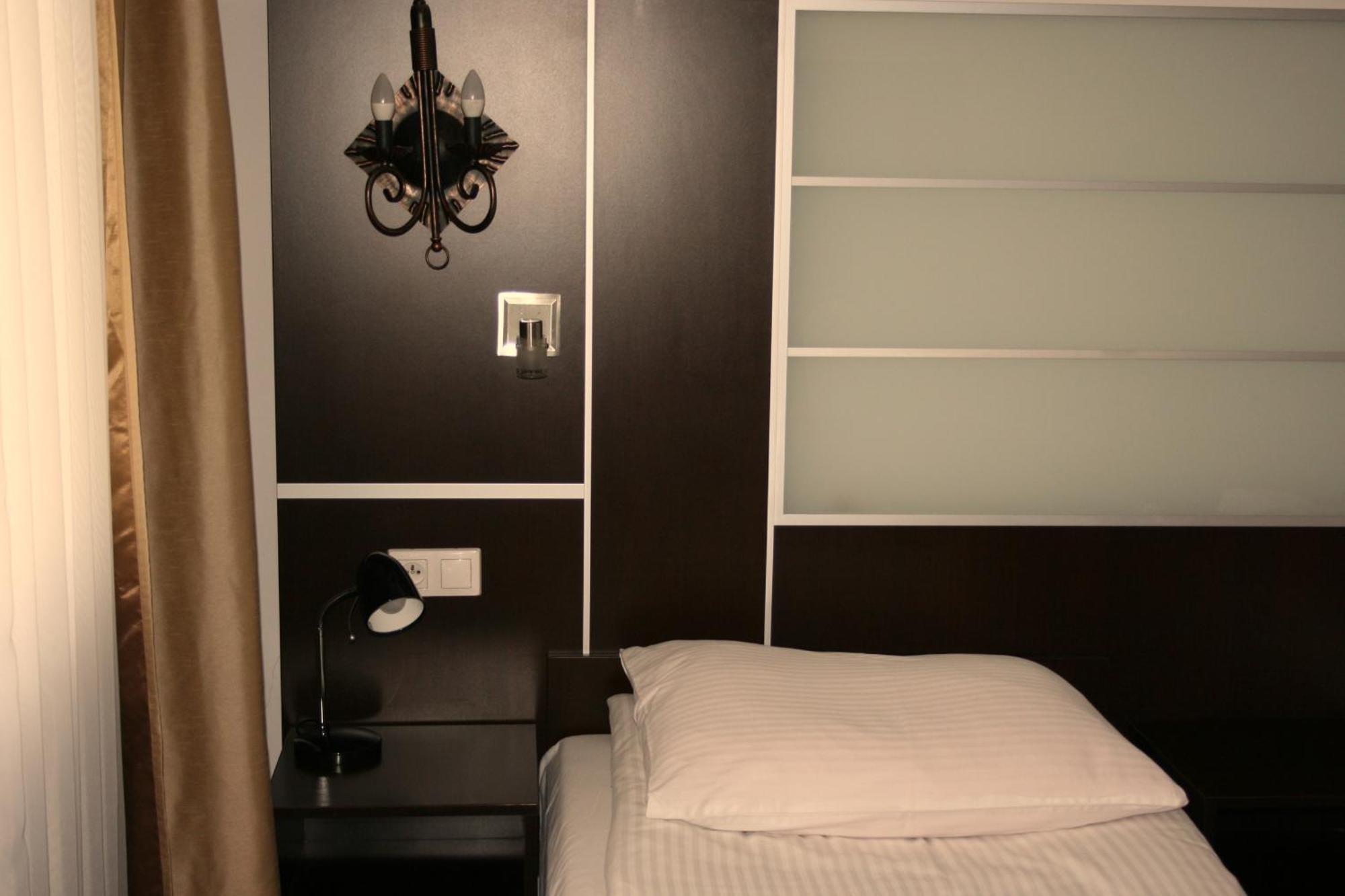 Hotel Junior 2 Kraków Eksteriør billede